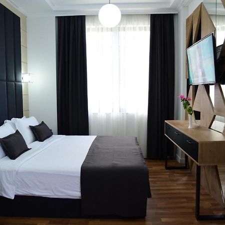 Hotel Comfort Tirana Kültér fotó