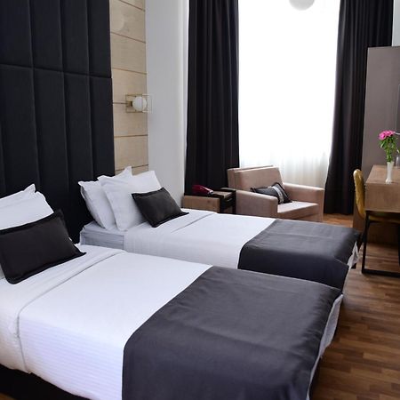 Hotel Comfort Tirana Szoba fotó