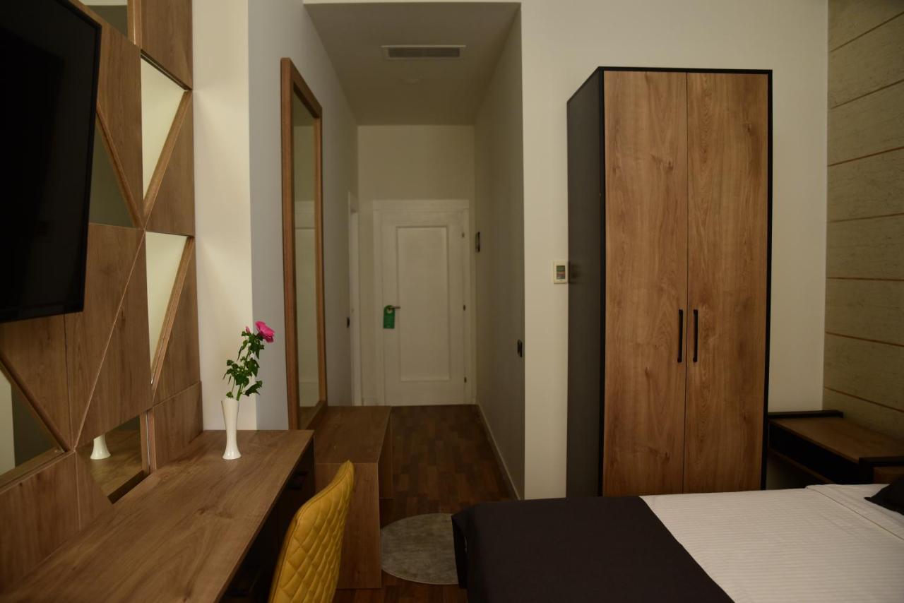 Hotel Comfort Tirana Kültér fotó