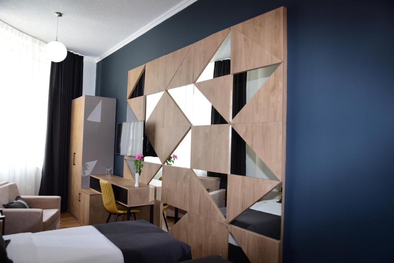 Hotel Comfort Tirana Kültér fotó