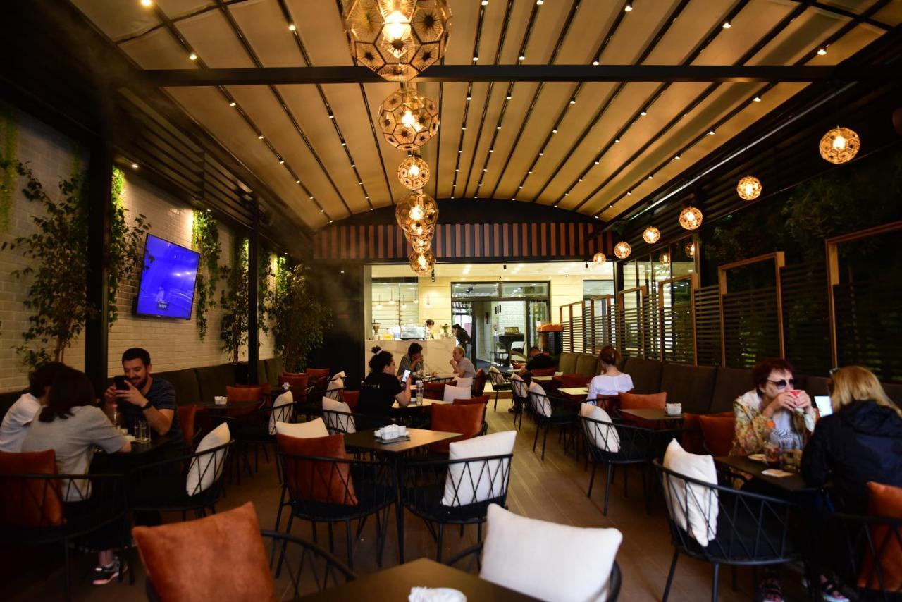 Hotel Comfort Tirana Kültér fotó