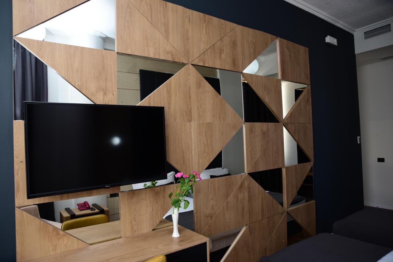 Hotel Comfort Tirana Kültér fotó