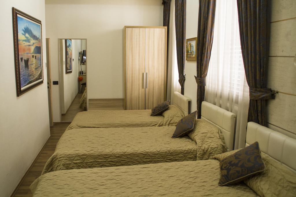 Hotel Comfort Tirana Kültér fotó