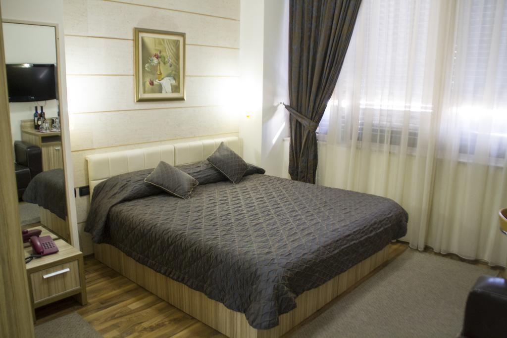 Hotel Comfort Tirana Kültér fotó
