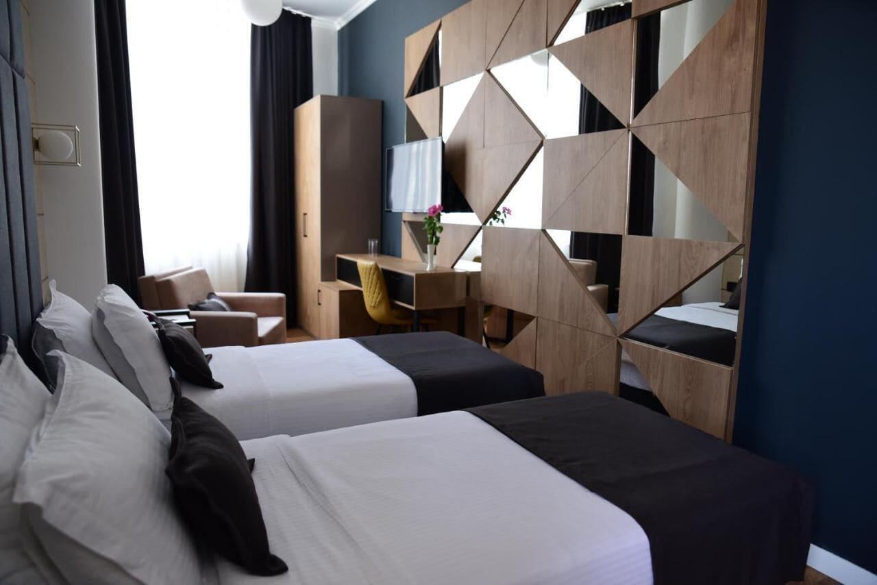 Hotel Comfort Tirana Kültér fotó