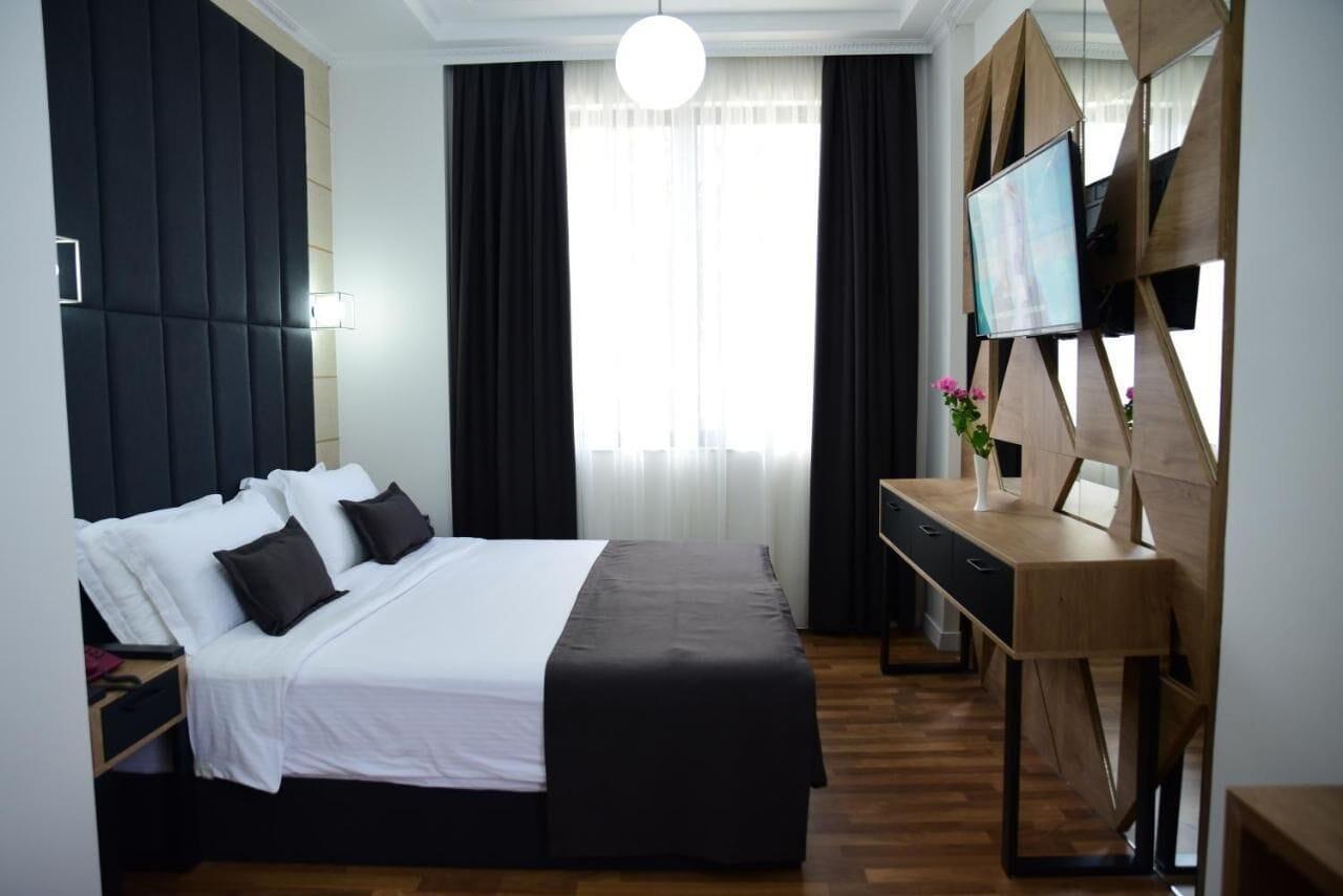 Hotel Comfort Tirana Kültér fotó