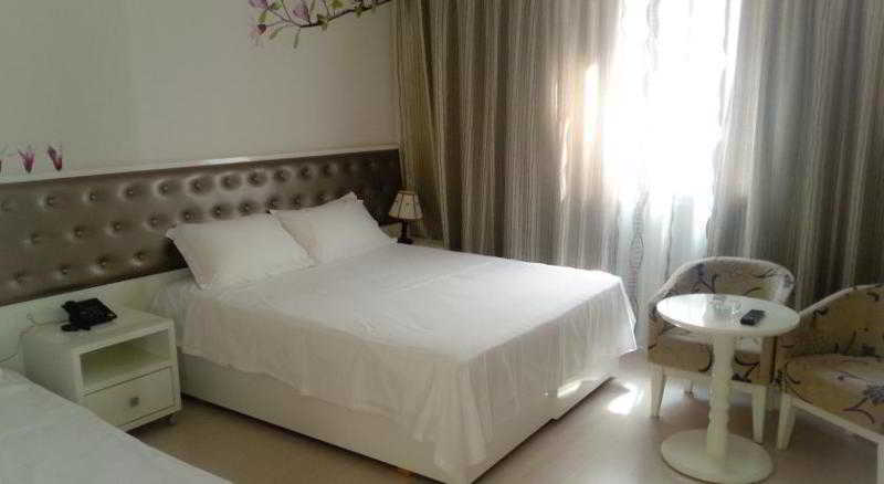 Hotel Comfort Tirana Kültér fotó
