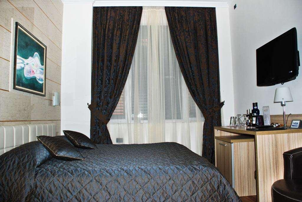 Hotel Comfort Tirana Szoba fotó