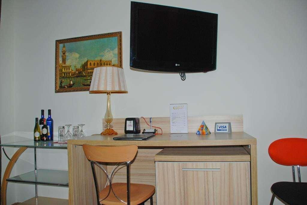 Hotel Comfort Tirana Szoba fotó