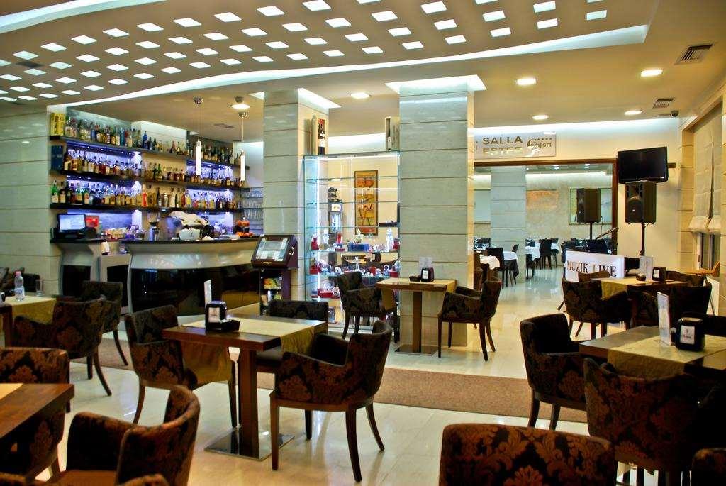 Hotel Comfort Tirana Étterem fotó
